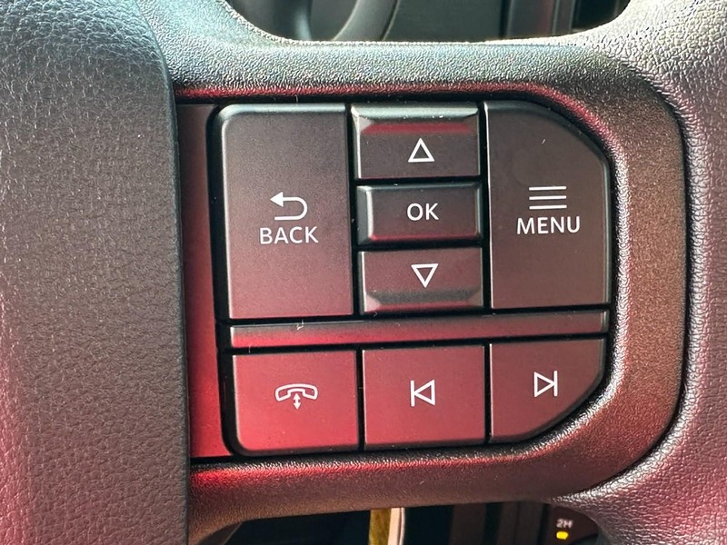 Ford F-150 Vehicle Full-screen Gallery Image 12