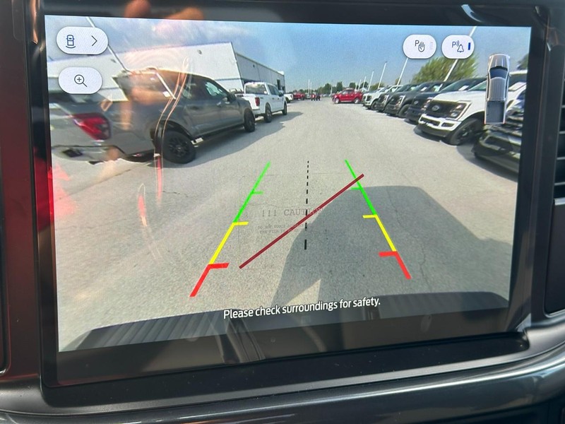 Ford F-150 Vehicle Full-screen Gallery Image 14