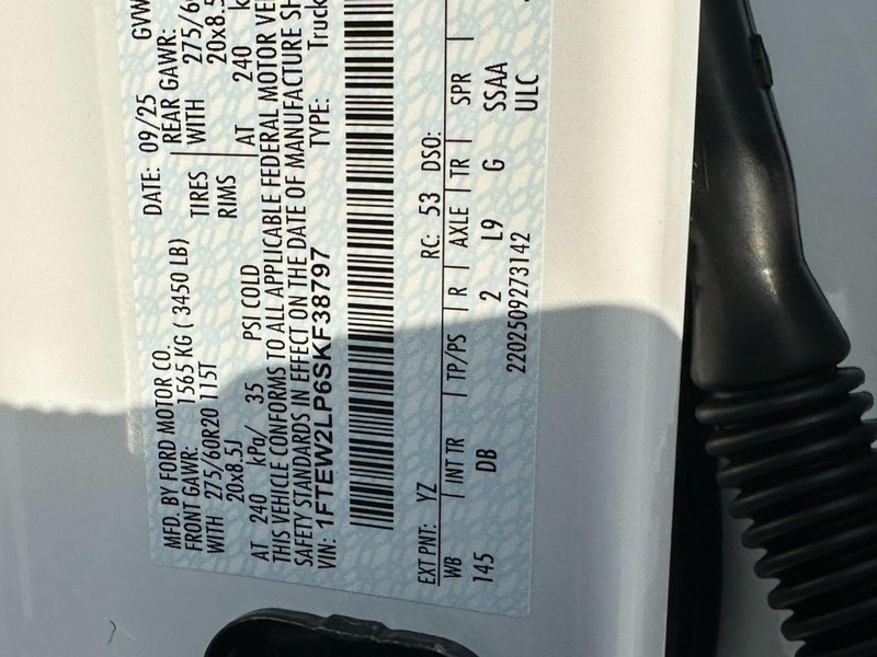 Ford F-150 Vehicle Full-screen Gallery Image 15