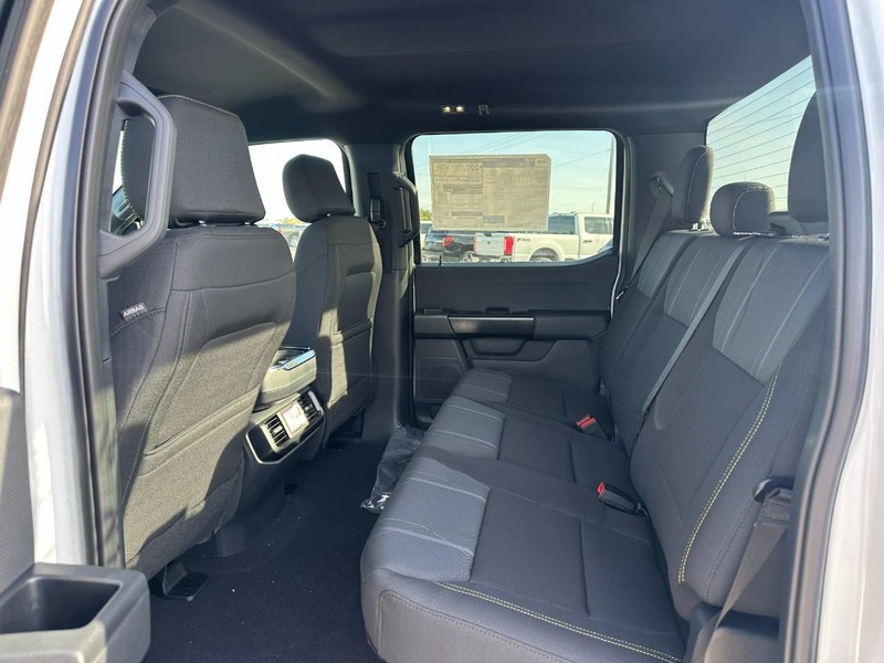 Ford F-150 Vehicle Full-screen Gallery Image 4