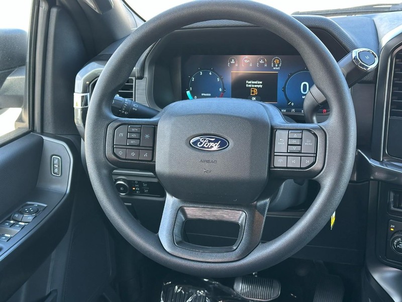 Ford F-150 Vehicle Full-screen Gallery Image 6