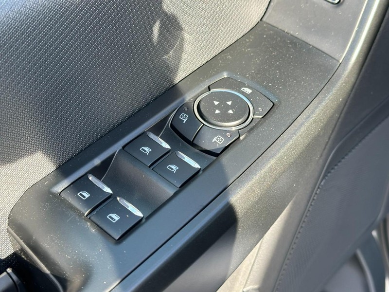 Ford F-150 Vehicle Full-screen Gallery Image 9