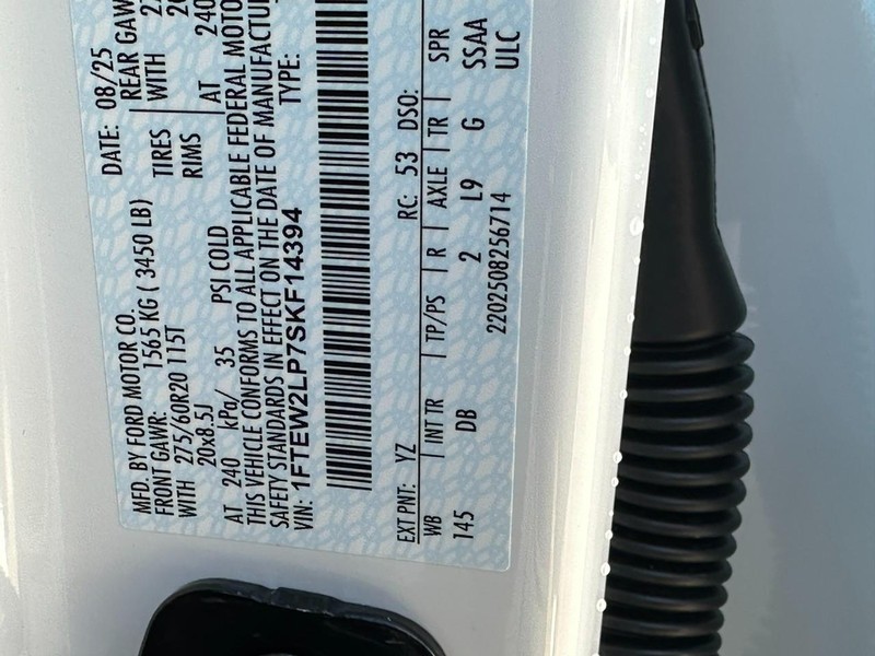 Ford F-150 Vehicle Full-screen Gallery Image 14