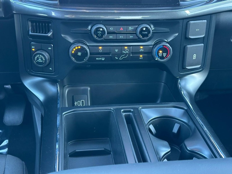 Ford F-150 Vehicle Full-screen Gallery Image 8