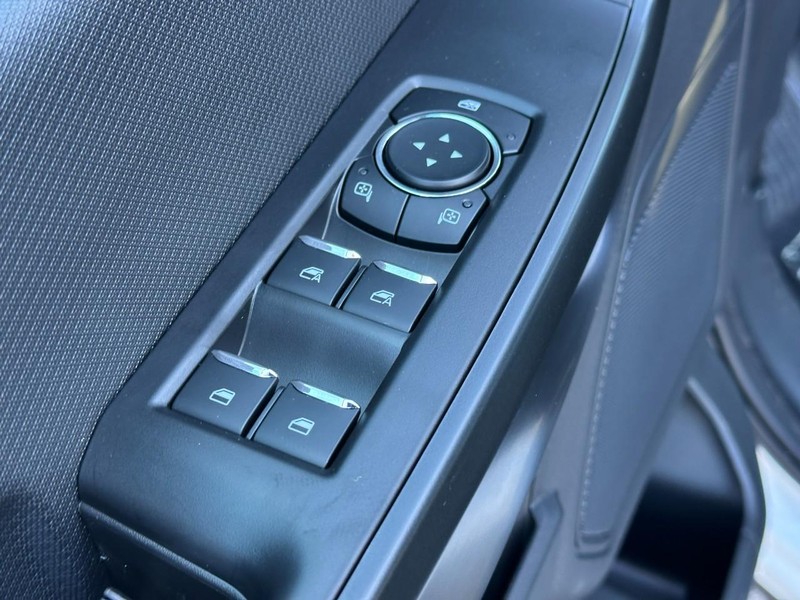 Ford F-150 Vehicle Full-screen Gallery Image 9