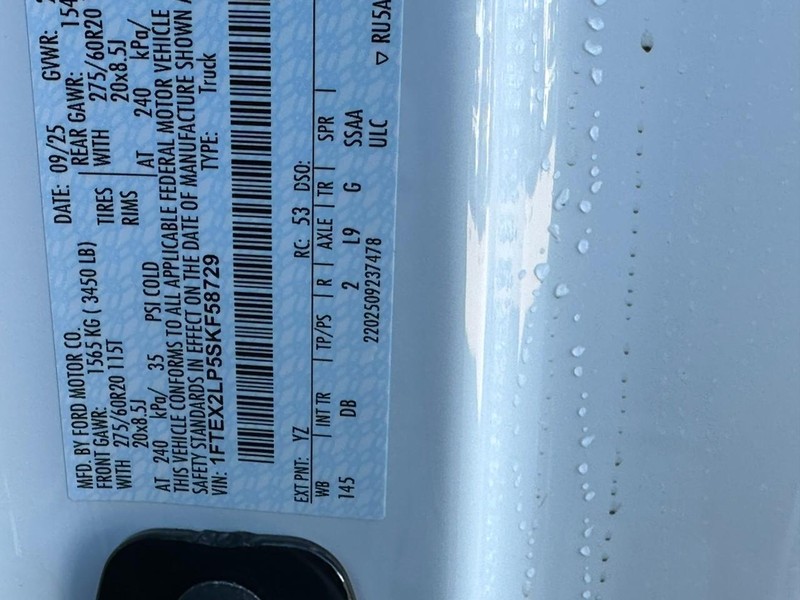 Ford F-150 Vehicle Full-screen Gallery Image 15