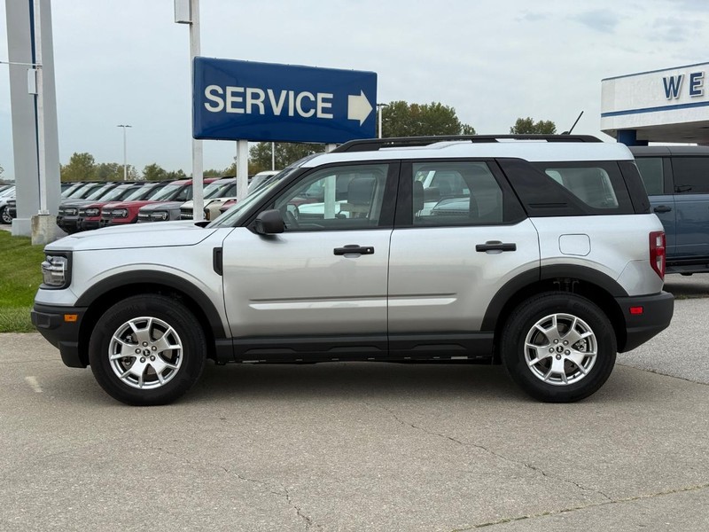 Ford Bronco Sport Vehicle Full-screen Gallery Image 2