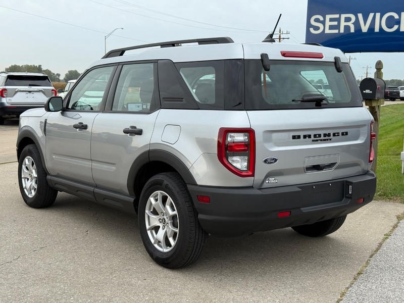 Ford Bronco Sport Vehicle Full-screen Gallery Image 3