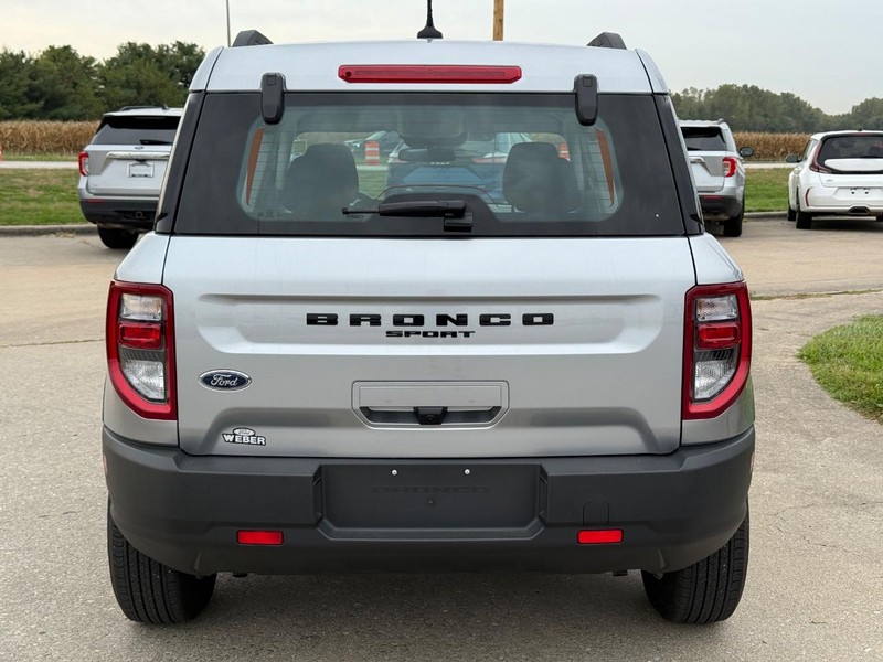 Ford Bronco Sport Vehicle Full-screen Gallery Image 4