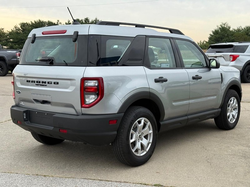 Ford Bronco Sport Vehicle Full-screen Gallery Image 5