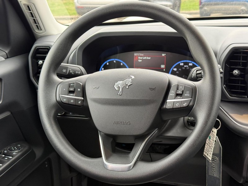 Ford Bronco Sport Vehicle Full-screen Gallery Image 11