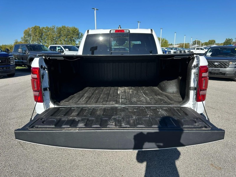 Ram 1500 Vehicle Full-screen Gallery Image 5