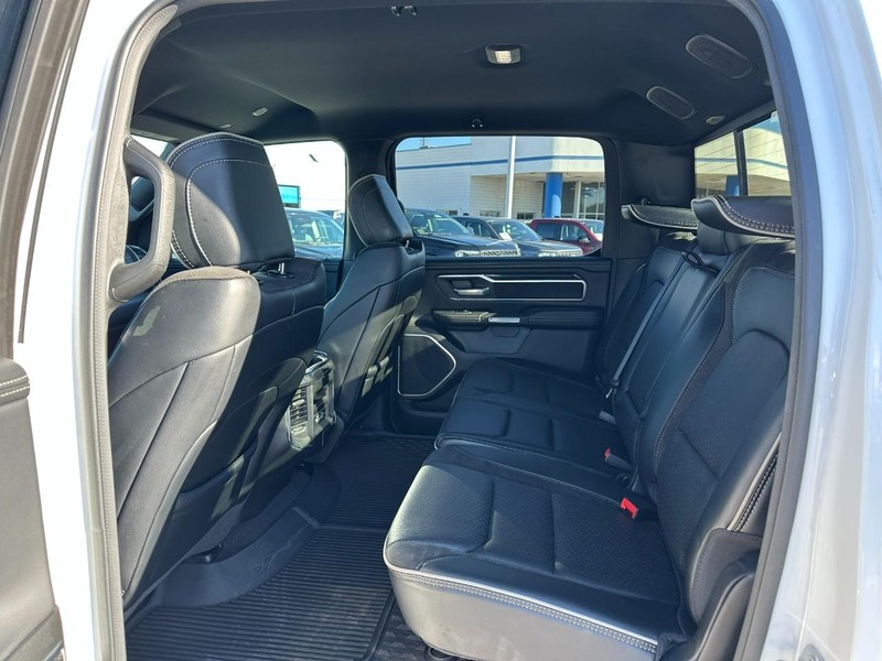 Ram 1500 Vehicle Full-screen Gallery Image 10