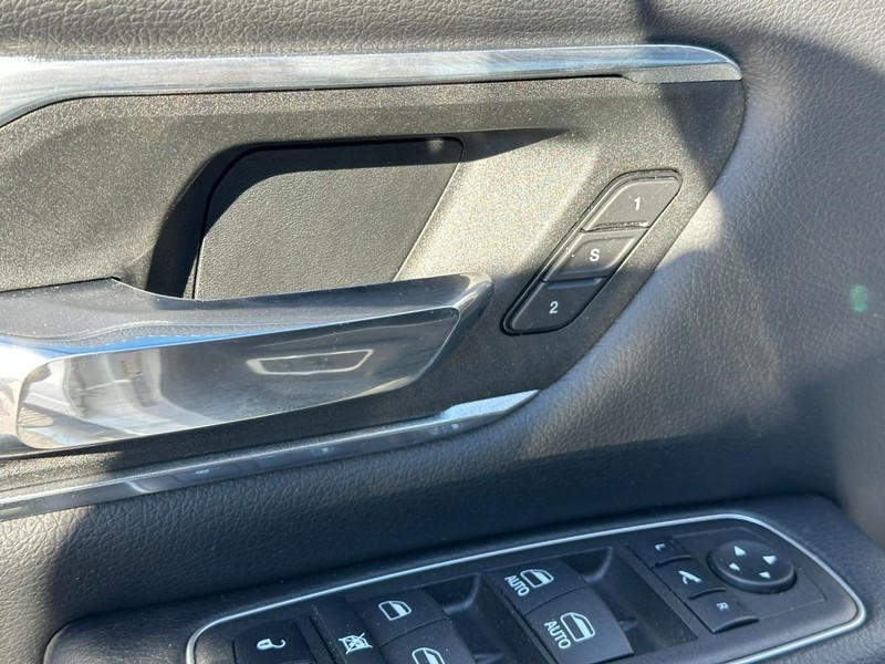 Ram 1500 Vehicle Full-screen Gallery Image 17