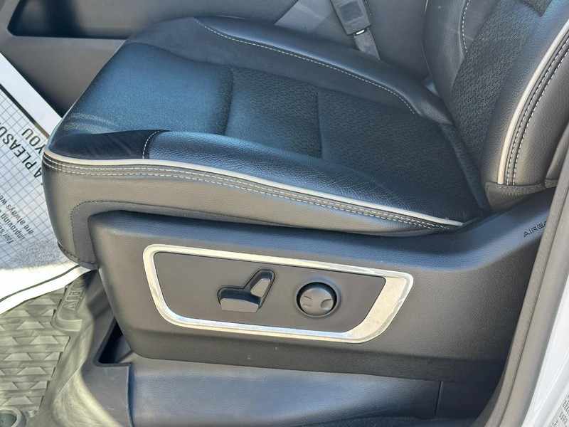 Ram 1500 Vehicle Full-screen Gallery Image 18