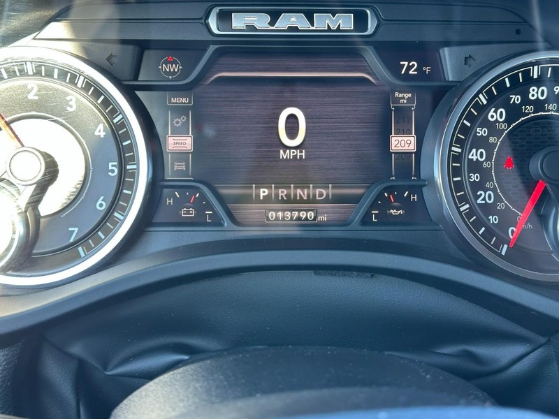 Ram 1500 Vehicle Full-screen Gallery Image 21