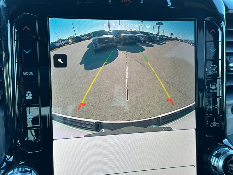 Ram 1500 Vehicle Full-screen Gallery Image 22