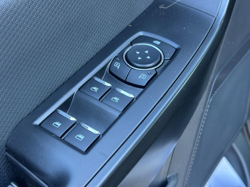 Ford F-150 Vehicle Full-screen Gallery Image 9