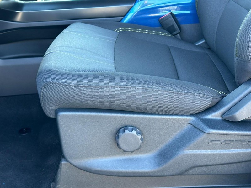 Ford F-150 Vehicle Full-screen Gallery Image 10