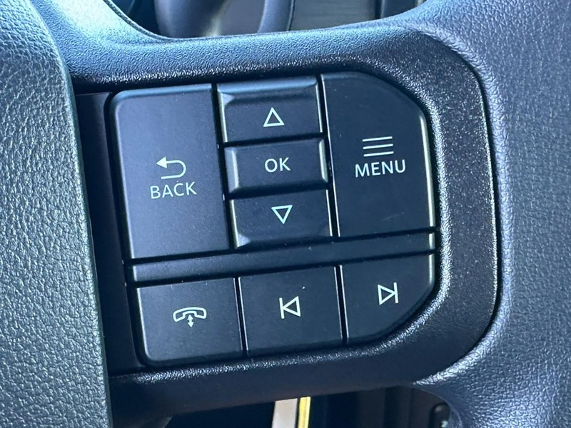 Ford F-150 Vehicle Full-screen Gallery Image 12