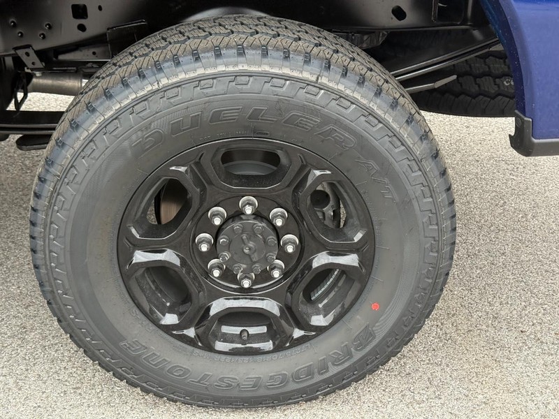 Ford Super Duty F-250 SRW Vehicle Full-screen Gallery Image 4