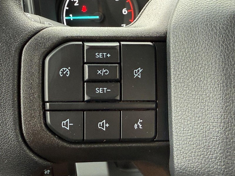 Ford Super Duty F-250 SRW Vehicle Full-screen Gallery Image 8