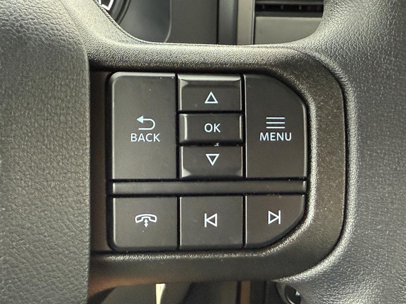 Ford Super Duty F-250 SRW Vehicle Full-screen Gallery Image 9