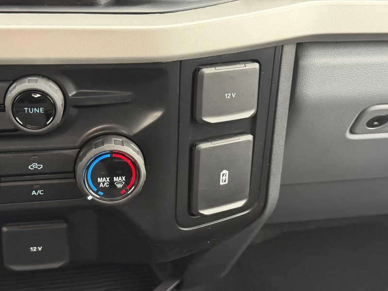 Ford Super Duty F-250 SRW Vehicle Full-screen Gallery Image 14