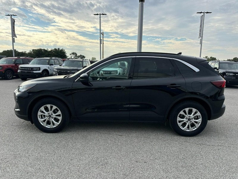 Ford Escape Vehicle Full-screen Gallery Image 2