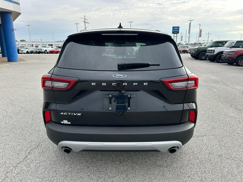 Ford Escape Vehicle Full-screen Gallery Image 4