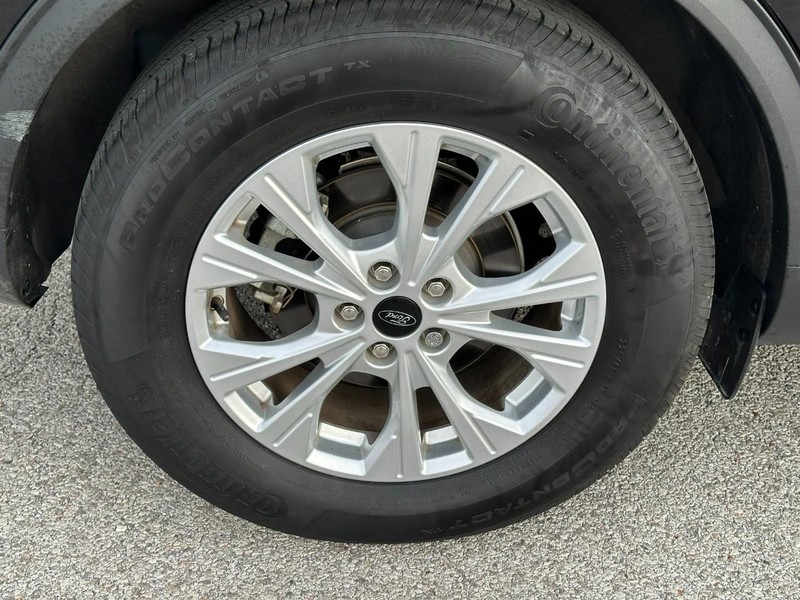 Ford Escape Vehicle Full-screen Gallery Image 7