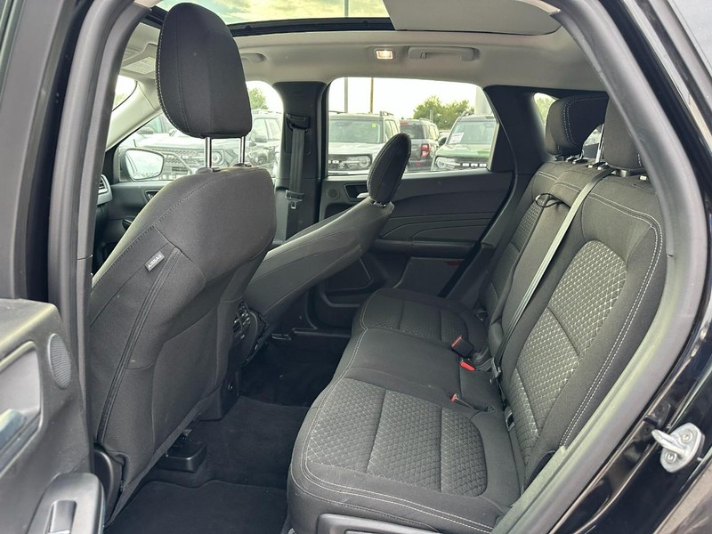 Ford Escape Vehicle Full-screen Gallery Image 10