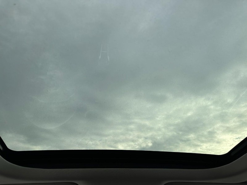 Ford Escape Vehicle Full-screen Gallery Image 11