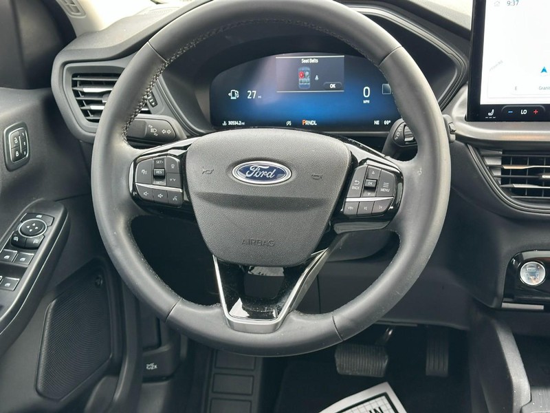 Ford Escape Vehicle Full-screen Gallery Image 13