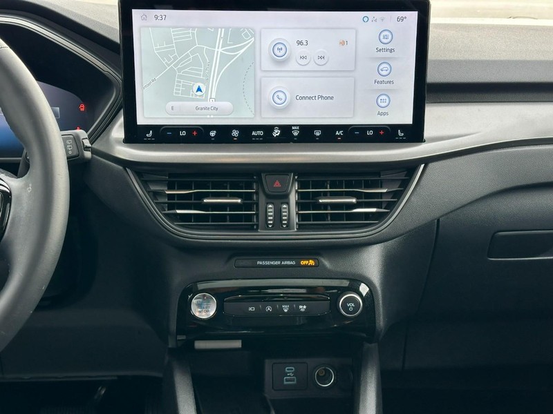 Ford Escape Vehicle Full-screen Gallery Image 14