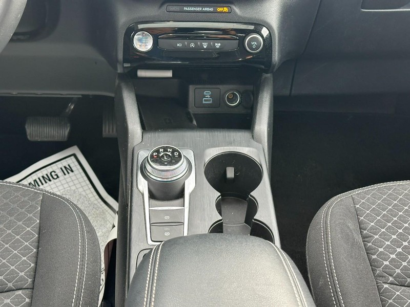 Ford Escape Vehicle Full-screen Gallery Image 15