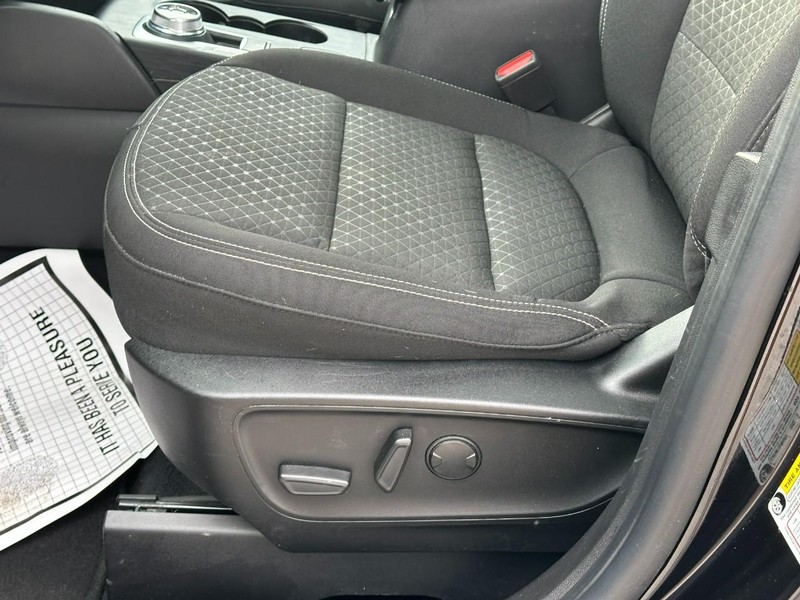 Ford Escape Vehicle Full-screen Gallery Image 19