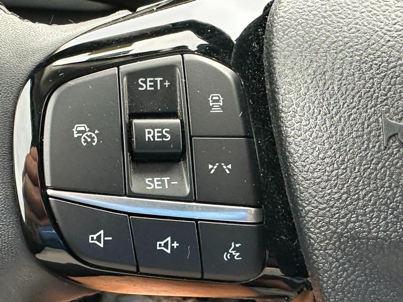 Ford Escape Vehicle Full-screen Gallery Image 20