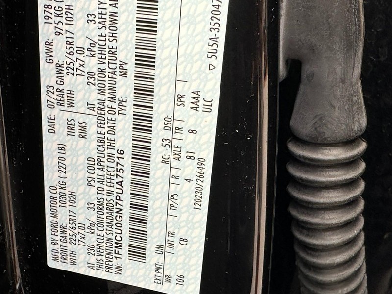 Ford Escape Vehicle Full-screen Gallery Image 24