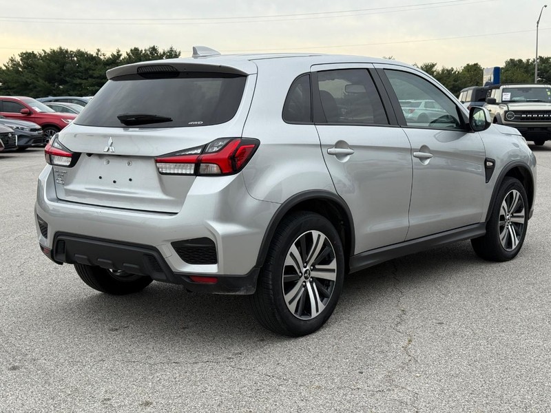 Mitsubishi Outlander Sport Vehicle Full-screen Gallery Image 5
