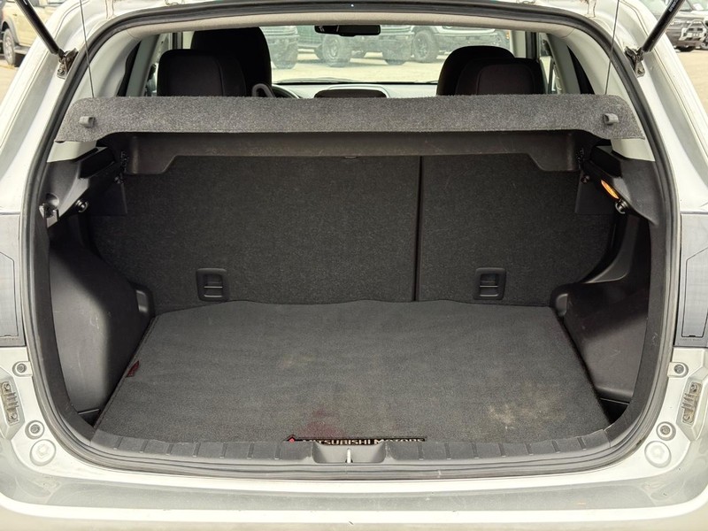 Mitsubishi Outlander Sport Vehicle Full-screen Gallery Image 6