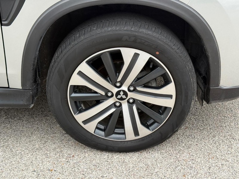 Mitsubishi Outlander Sport Vehicle Full-screen Gallery Image 7