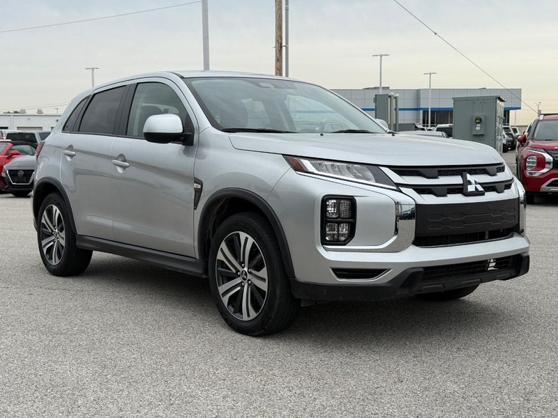 Mitsubishi Outlander Sport Vehicle Full-screen Gallery Image 8