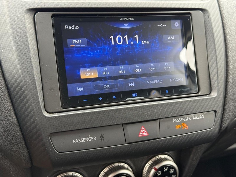 Mitsubishi Outlander Sport Vehicle Full-screen Gallery Image 15