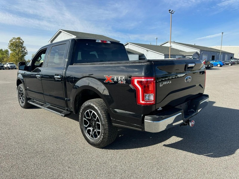 Ford F-150 Vehicle Full-screen Gallery Image 3