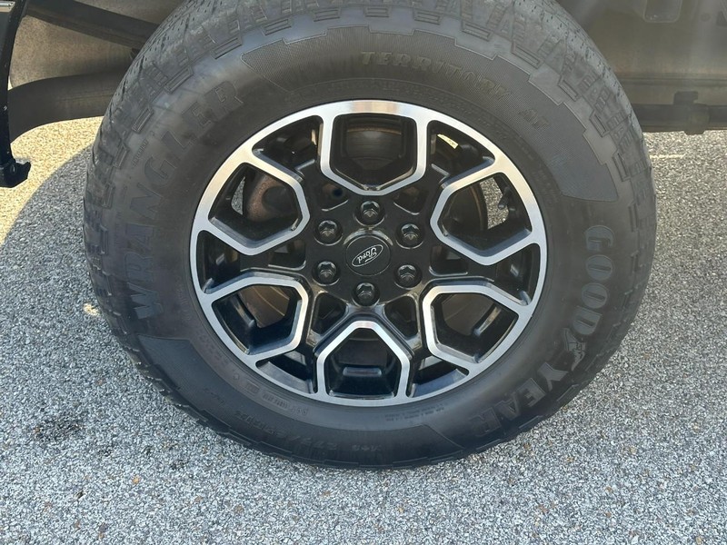 Ford F-150 Vehicle Full-screen Gallery Image 7