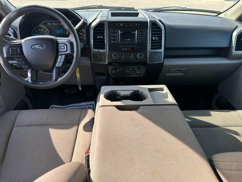 Ford F-150 Vehicle Full-screen Gallery Image 11