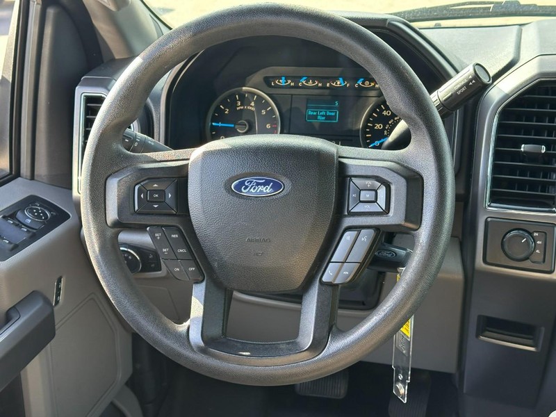 Ford F-150 Vehicle Full-screen Gallery Image 12