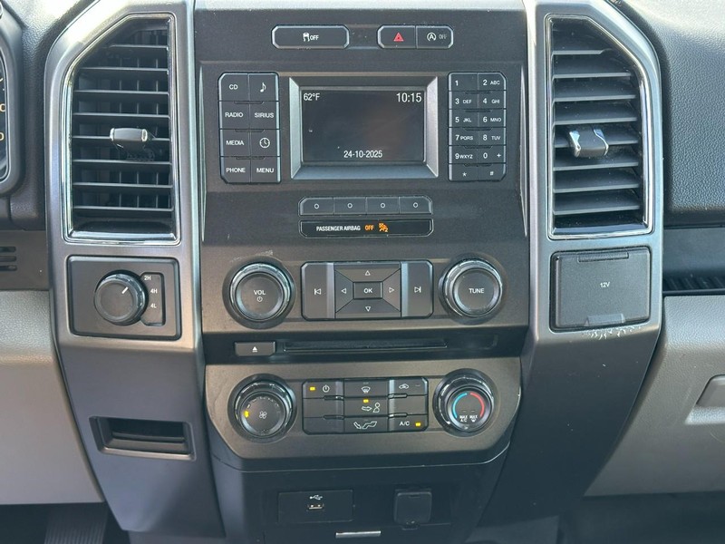 Ford F-150 Vehicle Full-screen Gallery Image 13