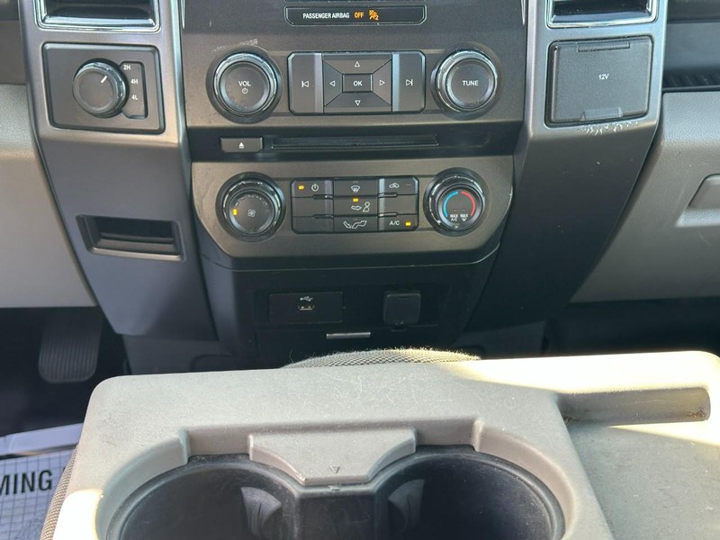 Ford F-150 Vehicle Full-screen Gallery Image 14